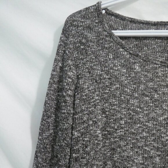 ALYA | large | Long Sleeve Pullover Scoop Neck LIghtweight Knit Sweater - Picture 3 of 14